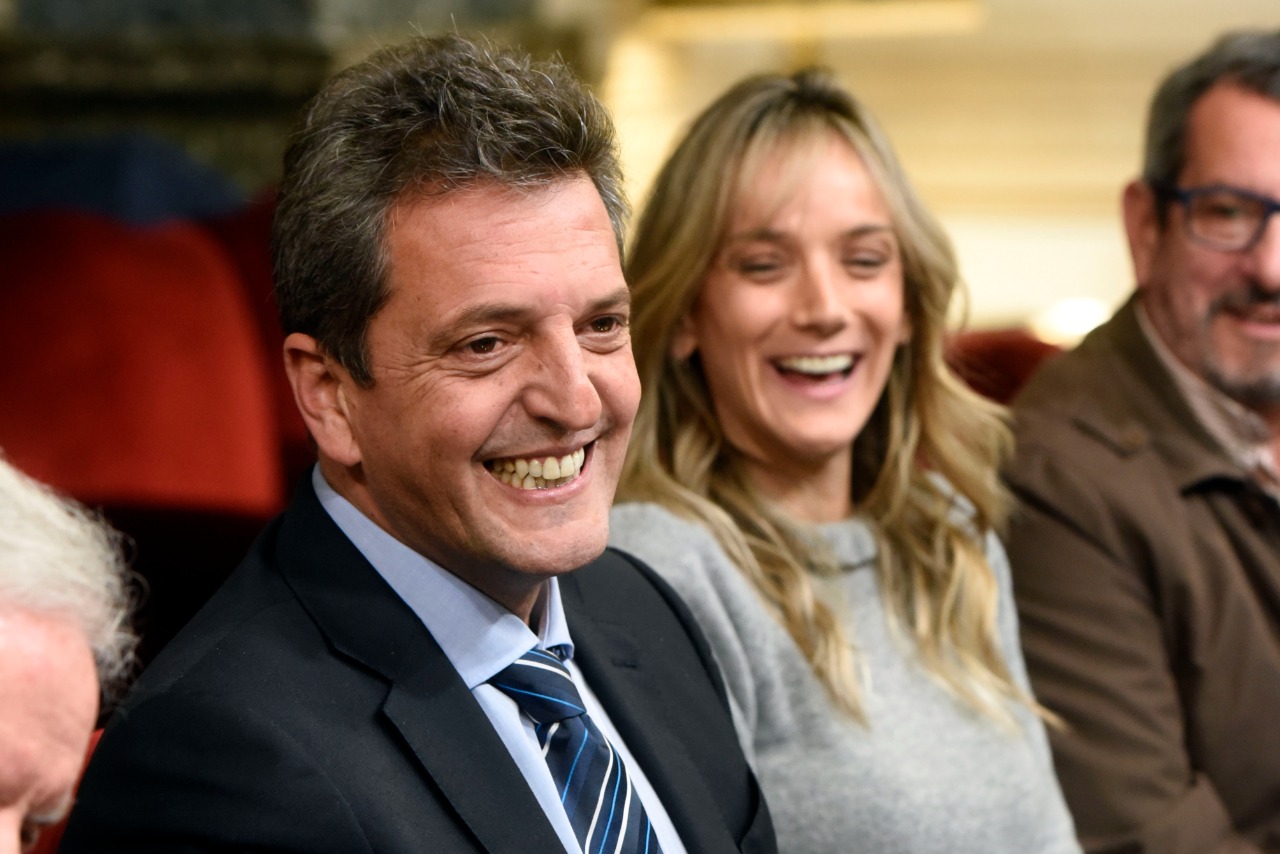 Sergio Massa, candidato a presidente por Unión por la Patria, junto a su esposa Malena Galmarini.