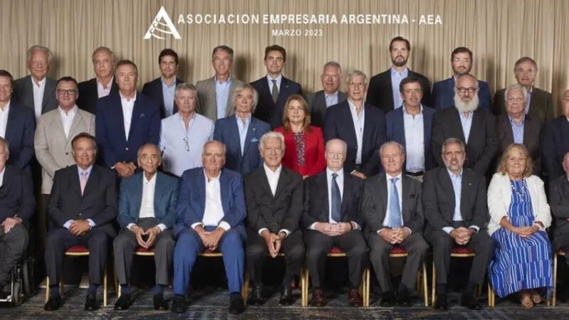 Empresarios criticaron duramente las medidas del Gobierno que aplica nuevos impuestos y encarece el dólar agro