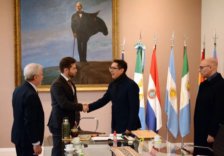 Gustavo Martínez recibió al Cónsul General Honorario de Italia y aseguró que sirve para crear «lazos culturales»