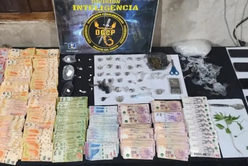 Allanamiento en Puerto Vilelas: secuestraron drogas y más de medio millón de pesosLa Policía del Chaco realizó un operativo en el barrio Los Molinos donde tres personas quedaron detenidas por el hecho.