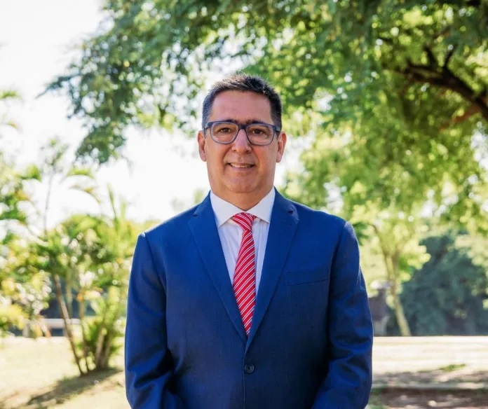 Gustavo confirmó su candidatura a gobernador ante el Tribunal Electoral