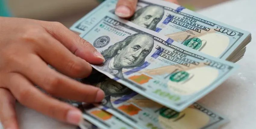 El dólar blue pegó un salto de casi 20 pesos este martes y se vende a $ 755