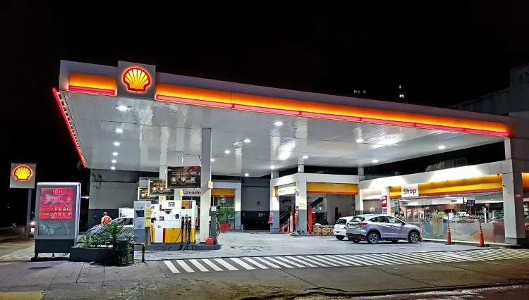 Shell y Axion subieron el precio del combustible