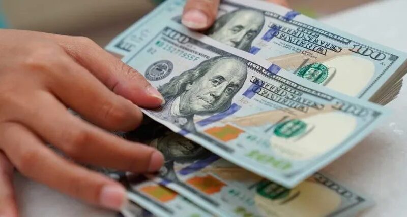 El dólar blue subió $ 4 este viernes y cerró la semana a $ 605 para la venta