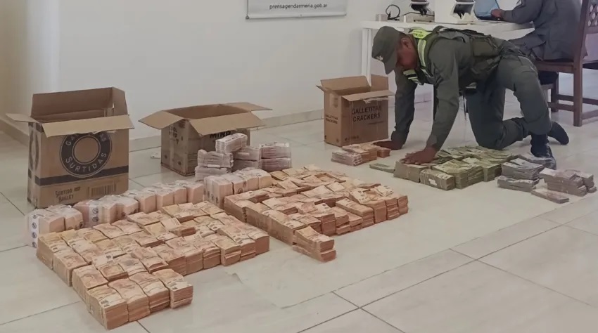 CHACO I Hallazgo millonario inspeccionan un vehículo y encuentran tres cajas con más de 60 millones de pesos