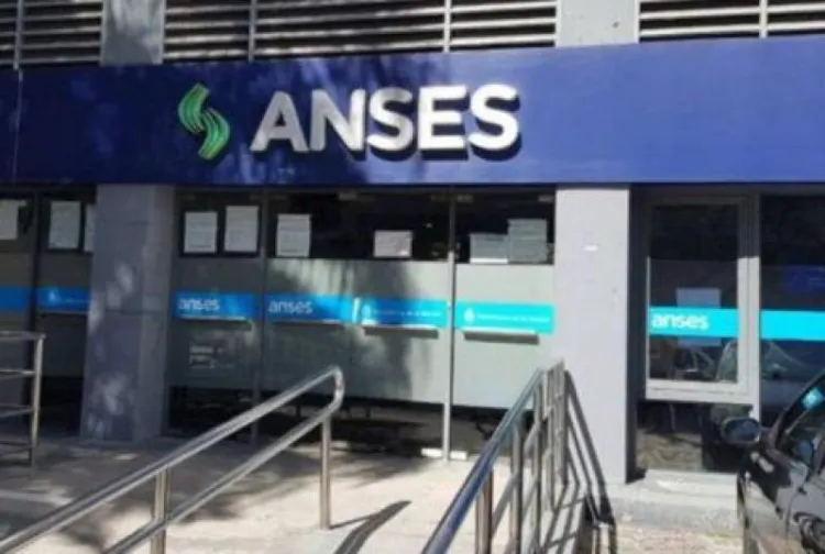 El Gobierno suspendió los créditos Anses para jubilados y trabajadores por la «emergencia pública»