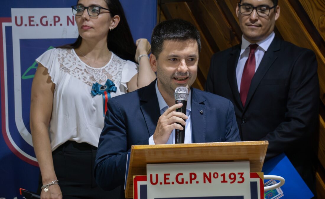 «El intendente Bruno Cipolini participó del acto por los 10 años de la U.E.G.P N° 193 San Roque.»