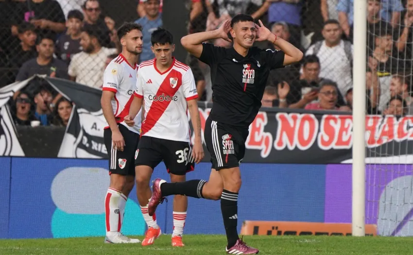 Durísima derrota de River Plate: perdió 2-0 contra Riestra que dio el golpazo de la fecha