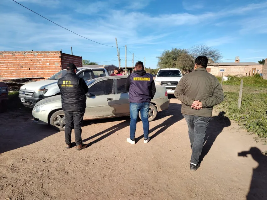 Saenz Peña: Allanamiento en la casa de los secuestradores de la adolescente de 14 años: se incautaron armas y un auto