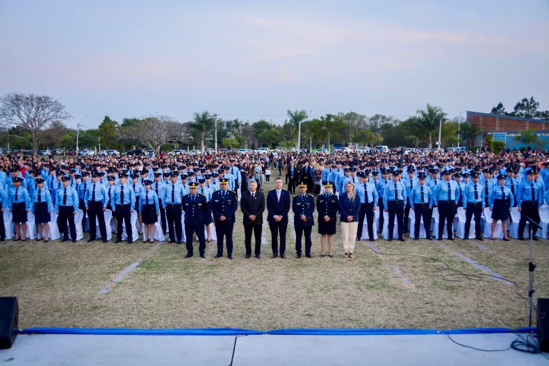 El gobernador Zdero tomó juramento a los nuevos egresados de la escuela de Policía del Chaco