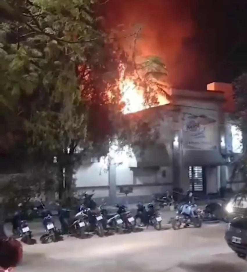 Resistencia: Otro incendio en el centro, 10 personas evacuadas