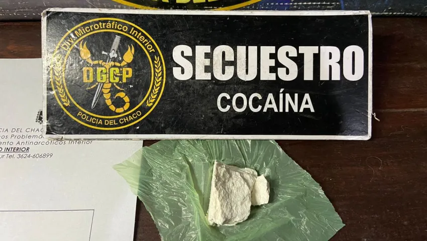 Desmantelan dos puntos de venta de drogas en Avia Terai: secuestran cocaína y dinero