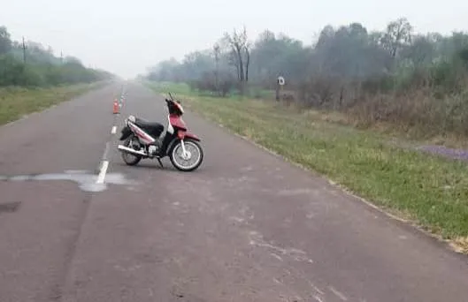 Chocó a un perro con su moto y falleció camino al hospital