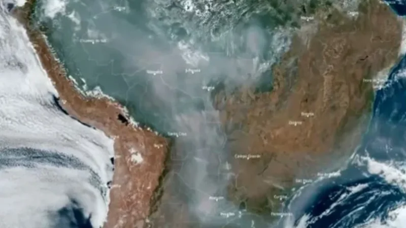 Cómo continúan los incendios en Brasil y Bolivia de donde proviene el humo que llega a nuestro país