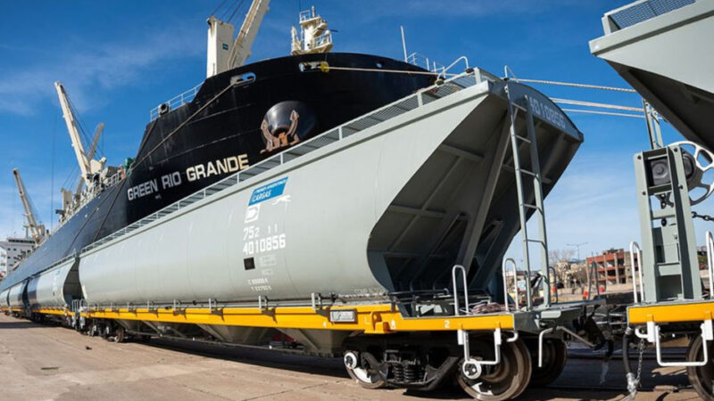 El monopolio cerealero va por los trenes de carga 